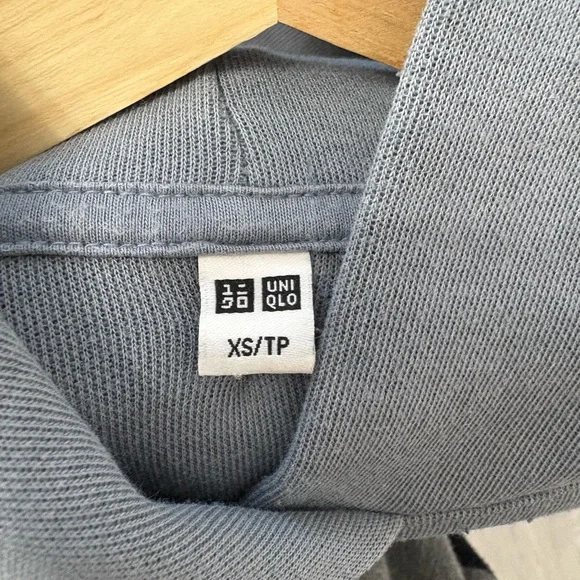 Uniqlo Light Gray Hoodie - Picture 5 of 5